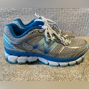 NEW BALANCE 860 Running tennis shoe size 8